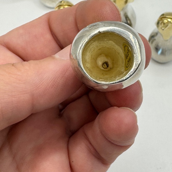 Set of 6 place card holders and 6 knife rests shaped like silver eggplants. - Picture 6 of 11